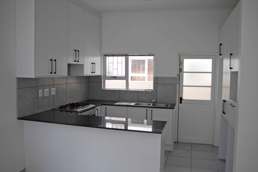 To Let 3 Bedroom Property for Rent in Somerset Ridge Western Cape